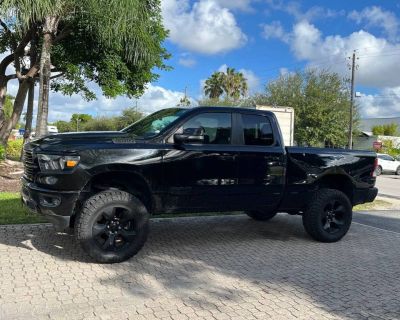 2019 RAM 1500 Hemi Bighorn v8 gasolina