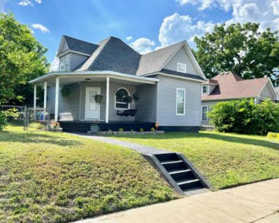 3 Bedroom 2BA 2521 ft Single Family Home For Sale in Joplin, MO