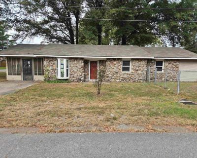 3 Bedroom 2BA 1412 ft Single Family House For Sale in Stuttgart, AR