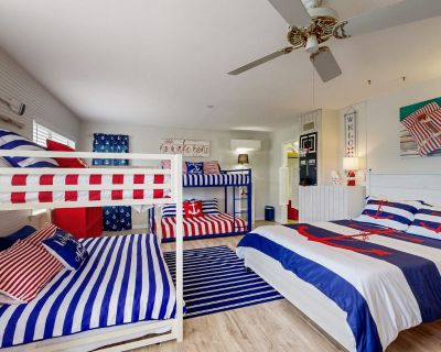 3 Bedroom 2BA Pet-Friendly House Vacation Rental in The Blue Laker, Kingsland, TX