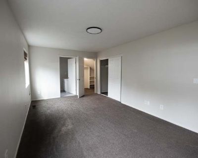 Available on: now. Furnished. Parking available * Internet included * Accessible property * LGBTQ+ friendly * Students welcome * 40+ years welcome Isaak will require background checks for this room Learn more. The home is 0.7 miles (~15 min walk) to George Fox University and just a few blocks from the heart of downtown Newberg. As we designed this living space, we kept in mind people who are lo...