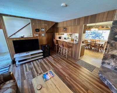 2 Bedroom 1.5BA 1120 ft House For Rent in South Lake Tahoe, CA