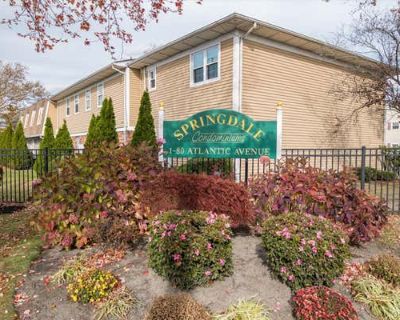 1 Bedroom 1BA 880 ft Condominium For Sale in FARMINGDALE, NY