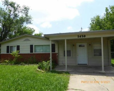 3 Bedroom 1000 ft Single Family Home For Sale in Lawton, OK
