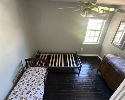 Unfurnished Room for Rent - Bedroom for Rent in Cozy Family Home