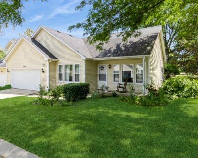 2 Bedroom 2BA 1332 ft Duplex For Sale in ELGIN, IL