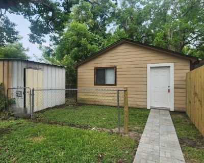 221 E Lobit St Unit A. 2 bedrooms, 1 bathroom house, this property offers easy access to shopping, dining, and entertainment. Don't miss your chance to lease this delightful home - schedule a showing today!. 2 Bedroom. 1 Bathroom. 900 ft