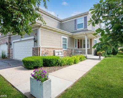 3 Bedroom 3BA 1900 ft Townhouse For Sale in ST. CHARLES, IL