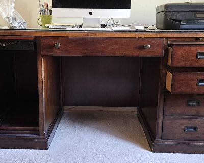 Thomasville 4-drawer, 1 door office desk