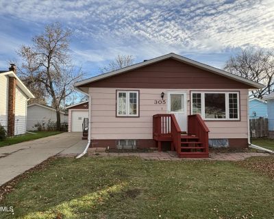 4 Bedroom 1BA 1567 ft Single Family House For Sale in Hazen, ND