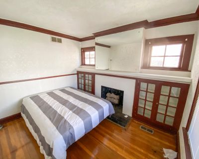 Quiet Kansas City house! (id. 7125) (Has an Apartment) on iROOMit. Room...