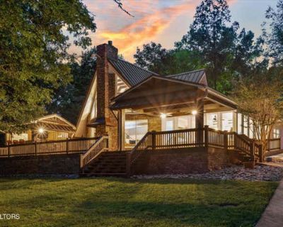 4 Bedroom 2BA 2256 ft Furnished Single Family Home For Sale in DANDRIDGE, TN