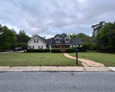 I am retired military , I am quite, clean and get along with just about everyone. 3 Bedroom. 1 Bathroom