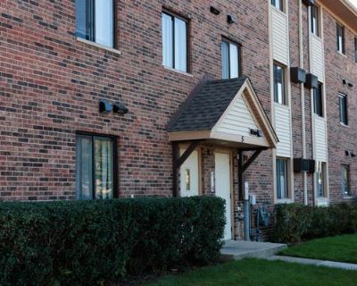 2 Bedroom 2BA 948 ft Condominium For Sale in VERNON HILLS, IL