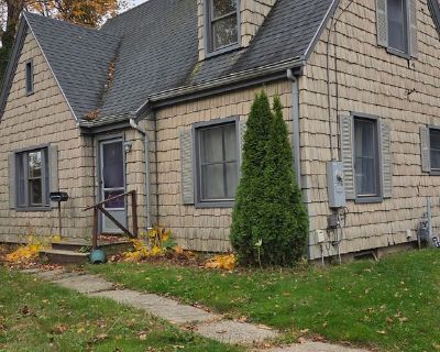 I am a mellow 59 year old. Looking for roommates. This is my first time. I play boardgames and enjoy an old fashions on occasions. I have a nice yard and only a mile from downtown.. 3 Bedroom. 1 Bathroom