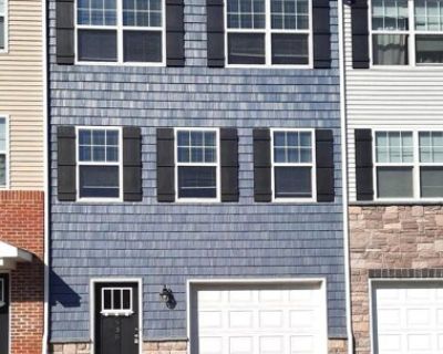 930 Admirals Quay Dr. SEASONAL PROMOTION...FIRST MONTH FREE ONLY WITH AN 18-MONTH LEASE! Beautiful townhome available in the very popular Admirals quay development and CV school district. Features granite countertops, laminate flooring and first floor finished bonus room.. 3 Bedroom. 2.5 Bathroom. 2000 ft