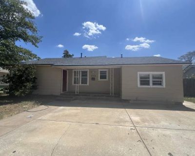 4 Bedroom 2BA 0 ft Apartment For Rent in Lubbock, TX