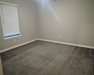 Pet friendly $750 per month room to rent in Benton