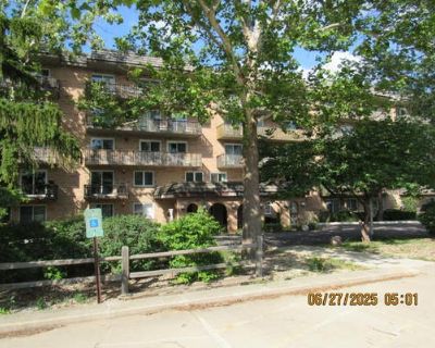 2 Bedroom 1BA 1013 ft Condominium For Sale in DOWNERS GROVE, IL