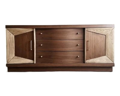 This stunning, sturdy, and impeccably crafted Mid-Century Modern piece, made in the 1970s by United Furniture. A true testament to vintage perfection. Every detail has been carefully hand-finished to enhance the natural beauty of the wood, allowing the grain to shine through with a beautiful tan/wash. Sealed with High Performance Topcoat in a matte finish. This piece exudes timeless elegance an...