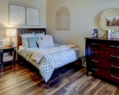 3 Bed - 3 Bath - E (Has an Apartment). Room in the 1 Bedroom 1BA Apartment For Rent