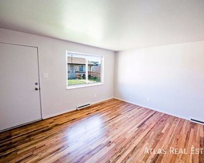 2 Bedroom 1BA 750 ft Pet-Friendly Apartment For Rent in Lakewood, CO