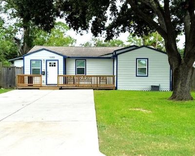 3 Bedroom 1BA 1176 ft Single-Family House For Sale in Deer Park, TX