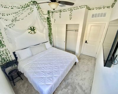 Total rooms: 3. Deposit: $400.00 * Utilities included?: Yes * Fees apply?: No. References are not required. No preference. Smoking is allowed. Not for couples. Furnishings: Furnished * Parking: Yes * Garage: Yes * Yard/patio: No * Balcony/roof terrace: No * Disabled access: No * Living room: shared * Broadband included: Yes. Availability Available Now Minimum term 1 month Maximum term 24 months...