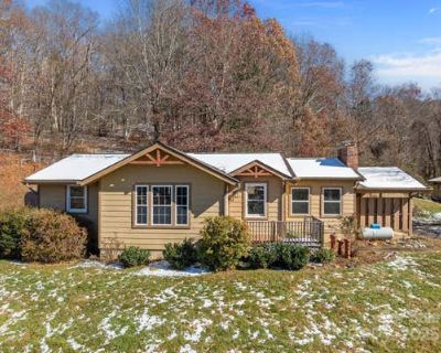 3 Bedroom 2BA 1430 ft Single Family Home For Sale in WAYNESVILLE, NC