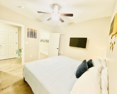 1 bed 2 bath apartment vacation rental in Lake Charles, LA