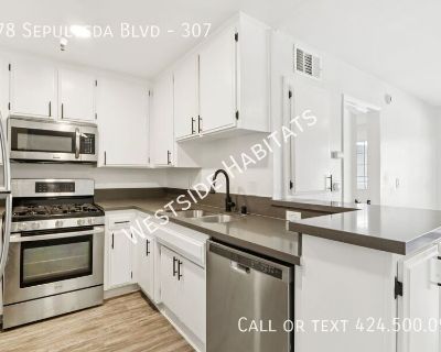 1 Bedroom 1BA 700 ft Pet-Friendly Apartment For Rent in Sherman Oaks, CA