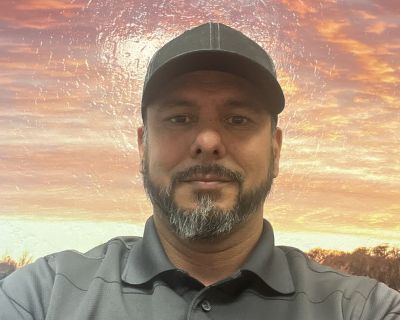 $500 /month. Age: 44 * Any pets?: No * Occupation: Professional * Gender: Male. Non-smoking room preferred. Pets are fine. No preference specified. Age preference: 18 - 99. Looking in: Central Phoenix , East Valley , North Phoenix , Scottsdale , South Phoenix , West Phoenix , West Valley. Hey there! Looking for a roommate in Phoenix starting May 1st, 2026. I m looking for a room that rents for ...