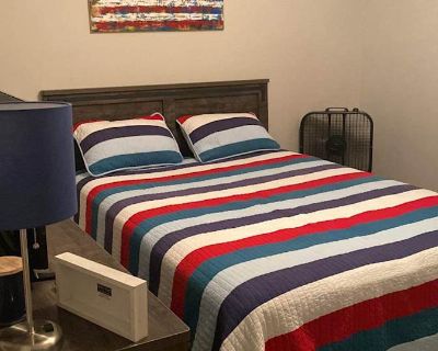 Private room with own bathroom in an apartment with 1 roomie, Oildale, CA 93308