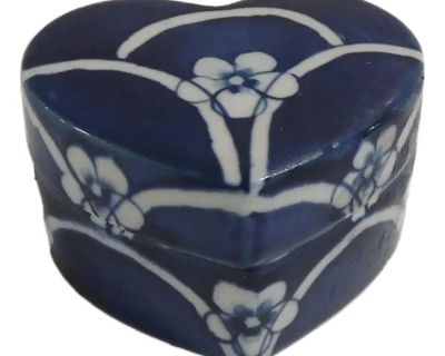 Vintage Blue & White Heart Shape Hand Painted Ceramic Decorative Box Stamped Reed and Barton Size: 3.5"W x 3"D x 2"H. Dimensions 3 W 3.5 D 2 H Styles Boho Chic Period 2010s Country of Origin United States Item Type Vintage, Antique or Pre-owned Shop Sustainably with Chairish Materials Ceramic Condition Good Condition, Original Condition Unaltered, Some Imperfections Color Blue Condition Notes g...
