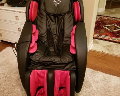 NFL Brand new massage chair (U$600)