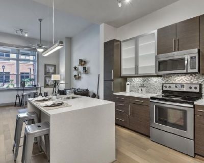 Gorgeous 1 Bed | 1 Bath w/ Incredible Amenities