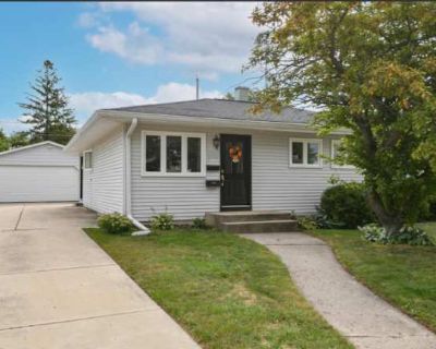 Available on: now. Unfurnished. Parking available * Internet included * 40+ years welcome Kathy will require background checks for this room Learn more. 3 bedroom 1 bath ranch with fenced in yard. House is furnished, bedroom is not. Non smoking home. Parties are not allowed. We are quiet and respectful. Near 84th St and 22nd Avenue.. Rent $600 per month Bills Not included Security deposit $600 ...