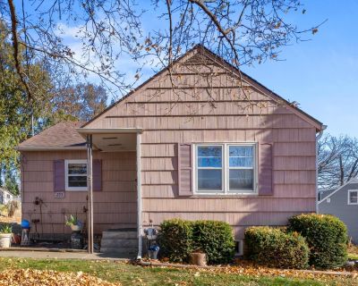 3 Bedroom 1BA 976 ft Single Family House For Sale in Faribault, MN
