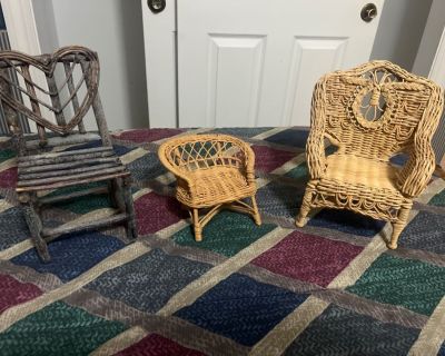 110. Vintage doll furniture.