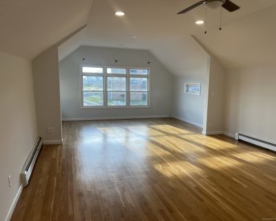 2 Bedroom 1BA 1250 ft Apartment For Rent in Milford, CT