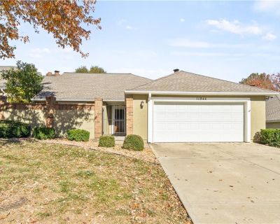 3 Bedroom 2BA 1630 ft Townhouse For Sale in Overland Park, KS