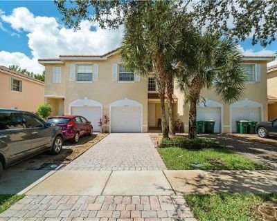 3 Bedroom 2BA 1186 ft Apartment For Rent in Tamarac, FL