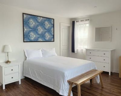 Total rooms: 2. Deposit: $500.00 * Utilities included?: Yes. References are not required. No preference. Smoking is allowed. Not for couples. Furnishings: Furnished * Parking: Yes * Garage: Yes * Yard/patio: No * Balcony/roof terrace: No * Disabled access: No * Living room: shared * Broadband included: Yes. Availability Available Now Minimum term 1 month Maximum term 36 months Short rentals con...