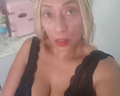 Are you looking for a new massage home. 
Private 
Pretty 
Professional 
I have over 18 years of experience in body work. Also graduated from 4 different colleges in university. 
I'm not just boobs....but I actually have a brain!

So....♥️
I love what I do, and do what I love!
Office visits available Tuesday and Thursday only.
* 75th Ave and Greenway rd Peoria Arizona 
Bsowellmassage@gmail.com
4...