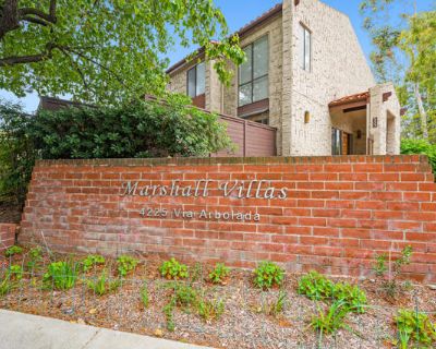 2 Bedroom 2BA 1466 ft Townhouse For Sale in Los Angeles, CA