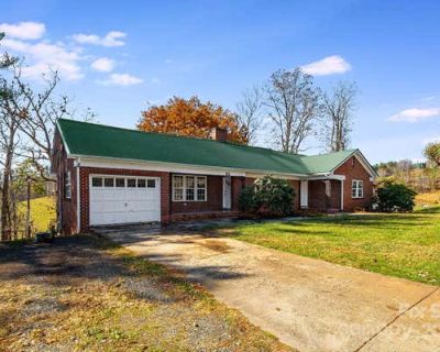 3 Bedroom 1BA 1888 ft Single Family Home For Sale in MARS HILL, NC
