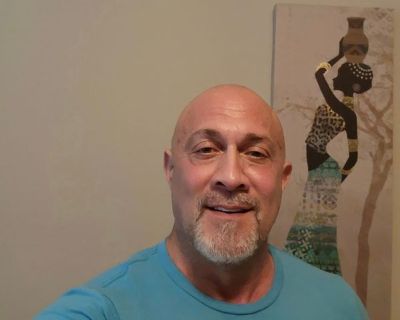 Steven - Needs an Apartment on iROOMit or a Room