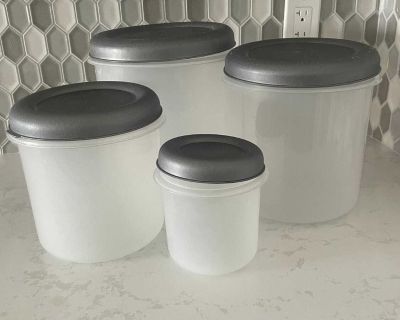 Rubbermaid canisters. Set of 4