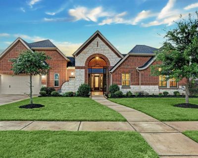 5 Bedroom 3BA 3236 ft Single-Family House For Sale in Friendswood, TX