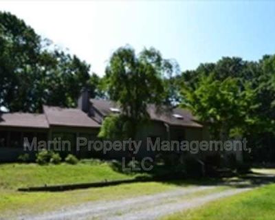 1 Bedroom 3BA 2720 ft Furnished Pet-Friendly House For Rent in Acton, MA